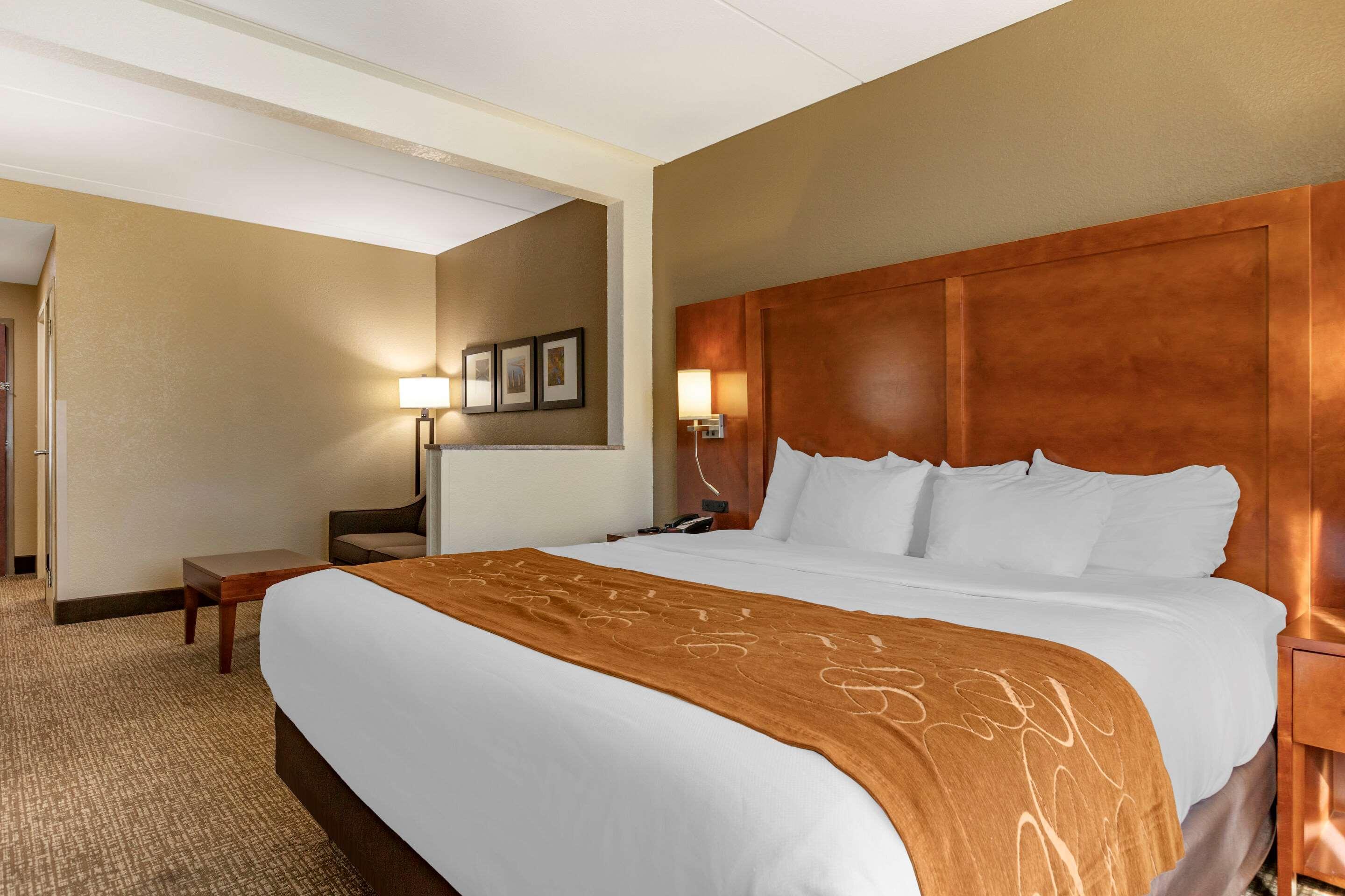 คอมฟอร์ต สวีท เซาท์ แกรนด์ แรพพิด Hotel Kentwood ภายนอก รูปภาพ