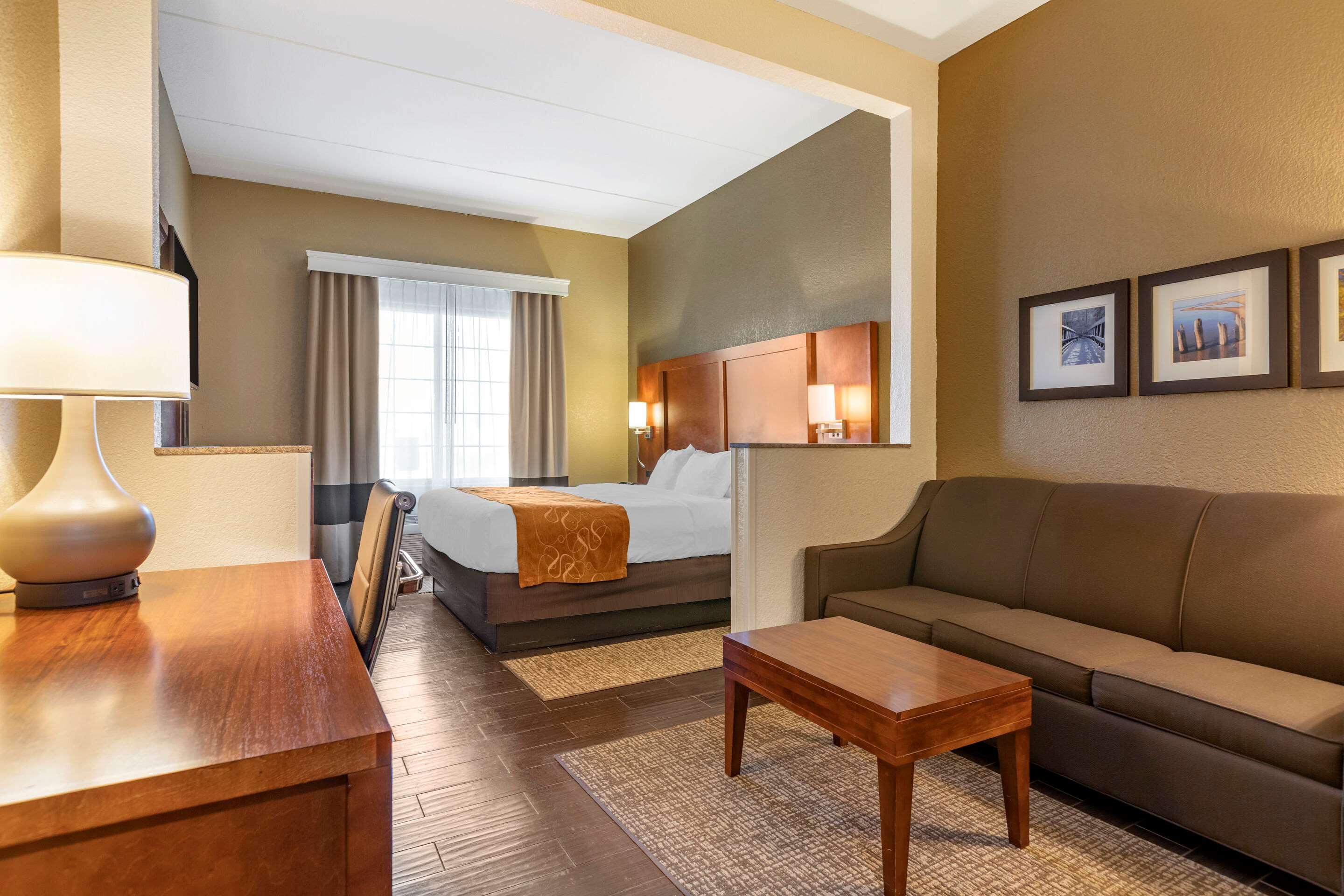คอมฟอร์ต สวีท เซาท์ แกรนด์ แรพพิด Hotel Kentwood ภายนอก รูปภาพ