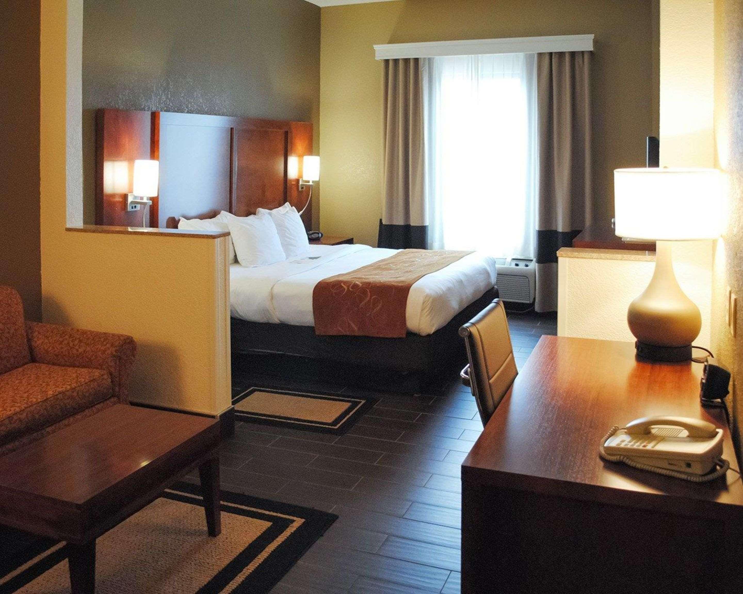 คอมฟอร์ต สวีท เซาท์ แกรนด์ แรพพิด Hotel Kentwood ภายนอก รูปภาพ
