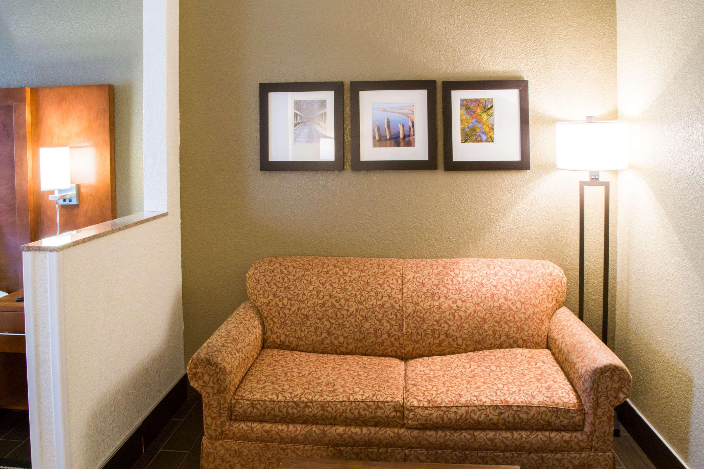 คอมฟอร์ต สวีท เซาท์ แกรนด์ แรพพิด Hotel Kentwood ภายนอก รูปภาพ