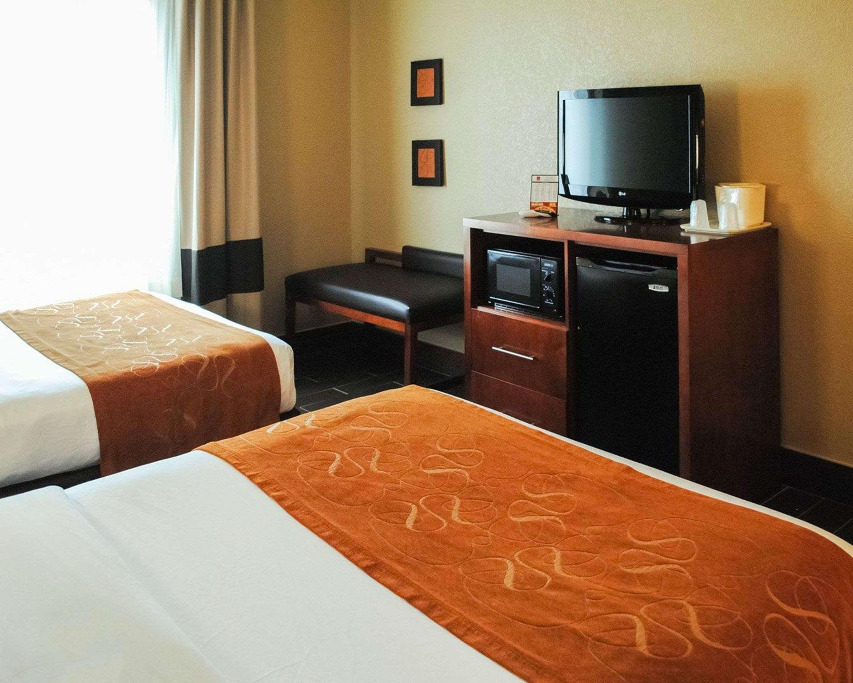 คอมฟอร์ต สวีท เซาท์ แกรนด์ แรพพิด Hotel Kentwood ภายนอก รูปภาพ