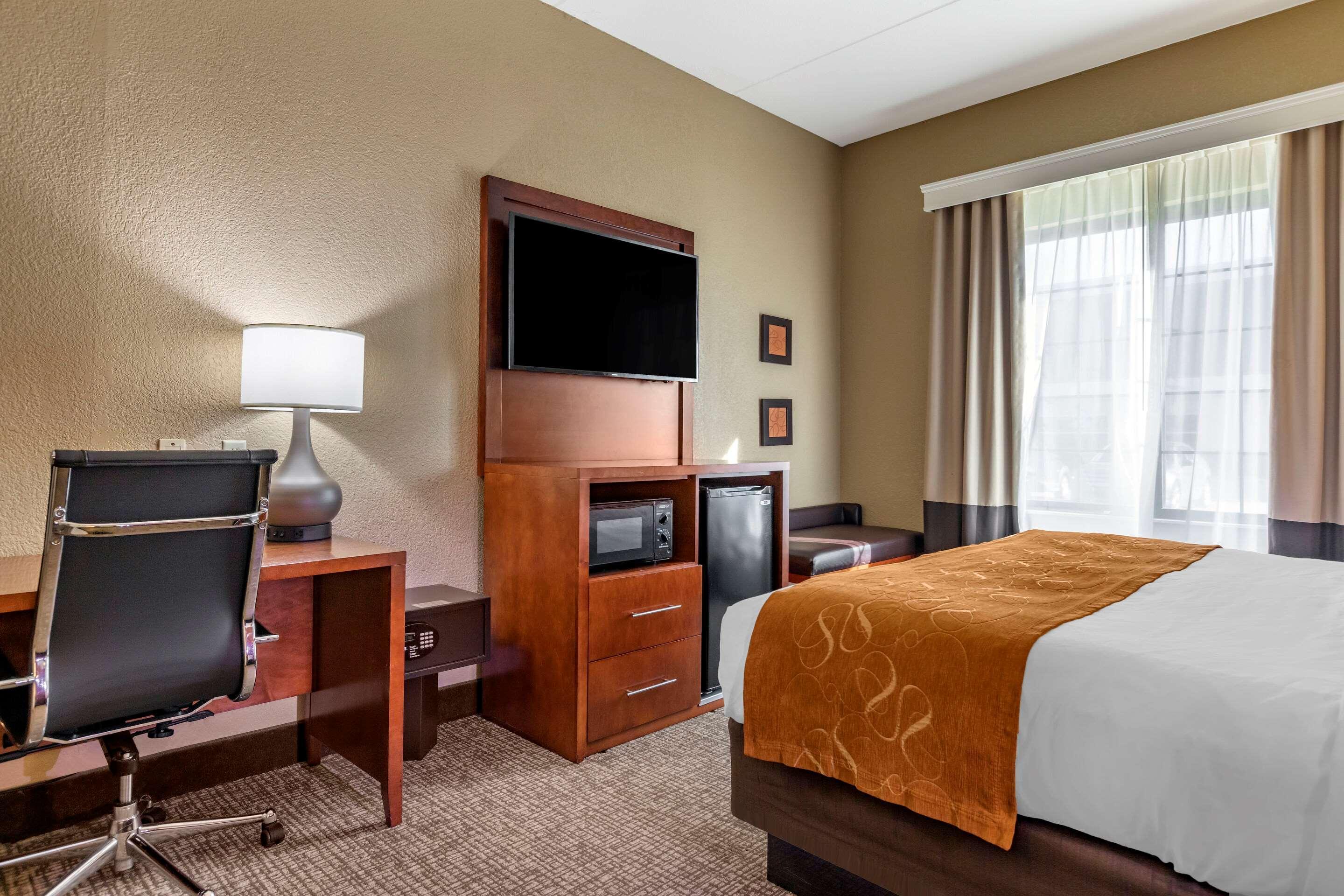 คอมฟอร์ต สวีท เซาท์ แกรนด์ แรพพิด Hotel Kentwood ภายนอก รูปภาพ