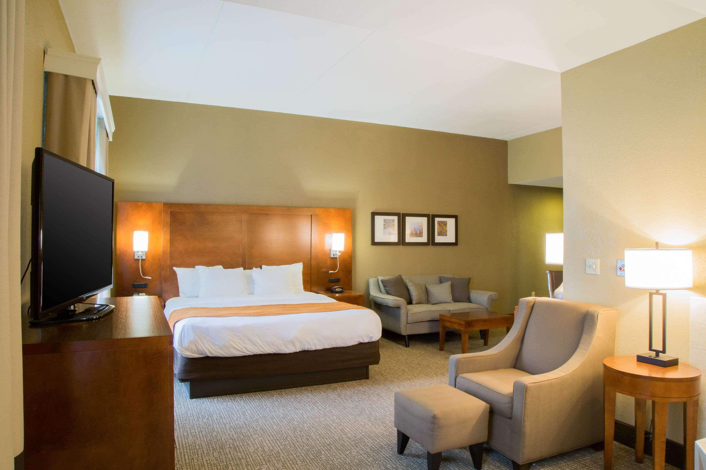 คอมฟอร์ต สวีท เซาท์ แกรนด์ แรพพิด Hotel Kentwood ภายนอก รูปภาพ