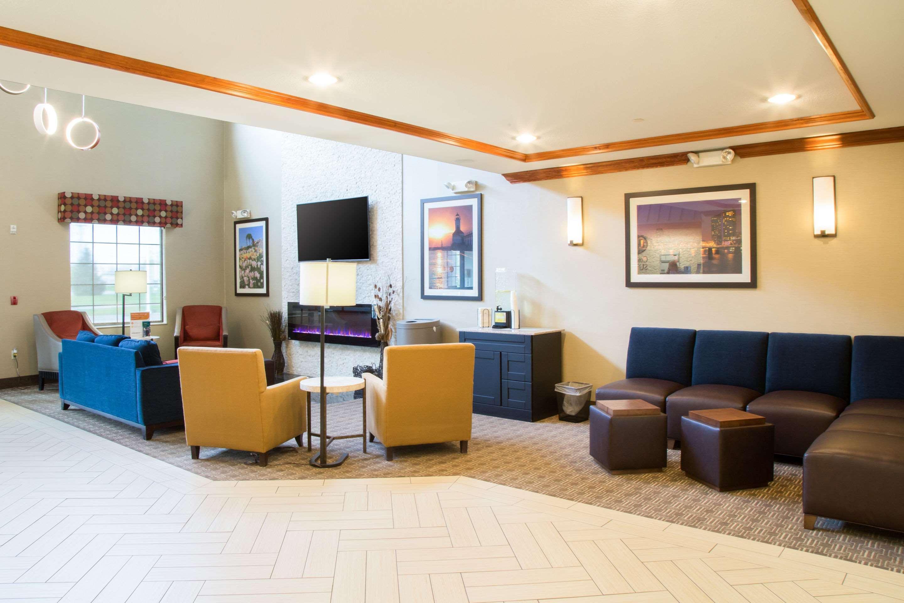 คอมฟอร์ต สวีท เซาท์ แกรนด์ แรพพิด Hotel Kentwood ภายนอก รูปภาพ