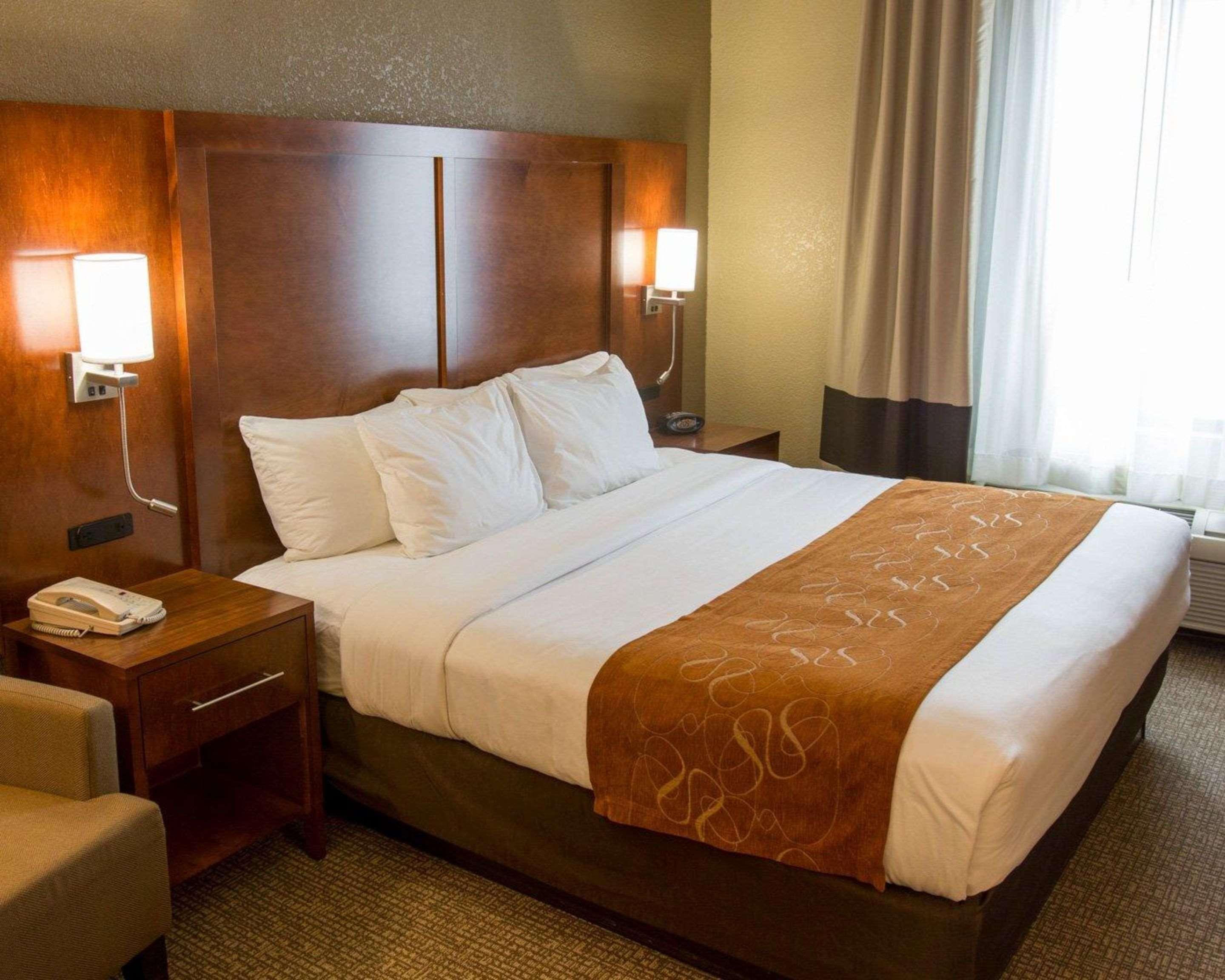คอมฟอร์ต สวีท เซาท์ แกรนด์ แรพพิด Hotel Kentwood ภายนอก รูปภาพ