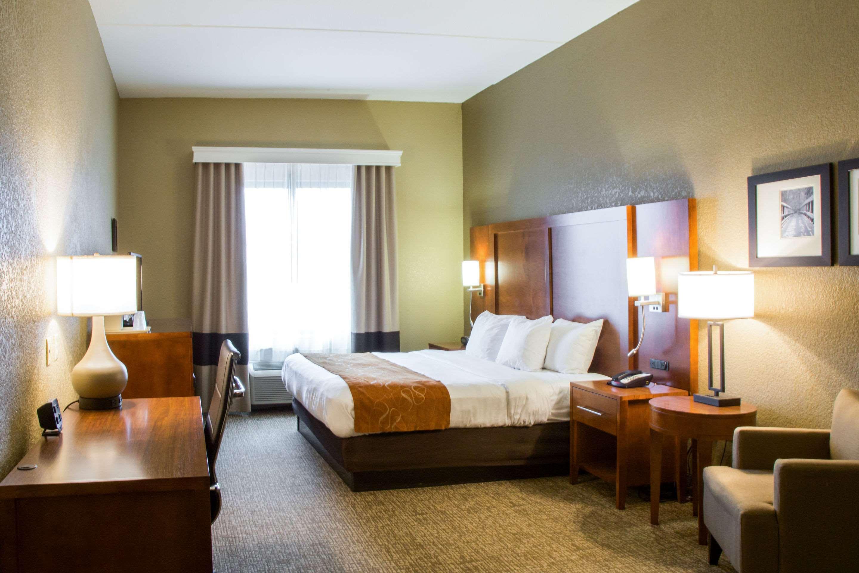 คอมฟอร์ต สวีท เซาท์ แกรนด์ แรพพิด Hotel Kentwood ภายนอก รูปภาพ