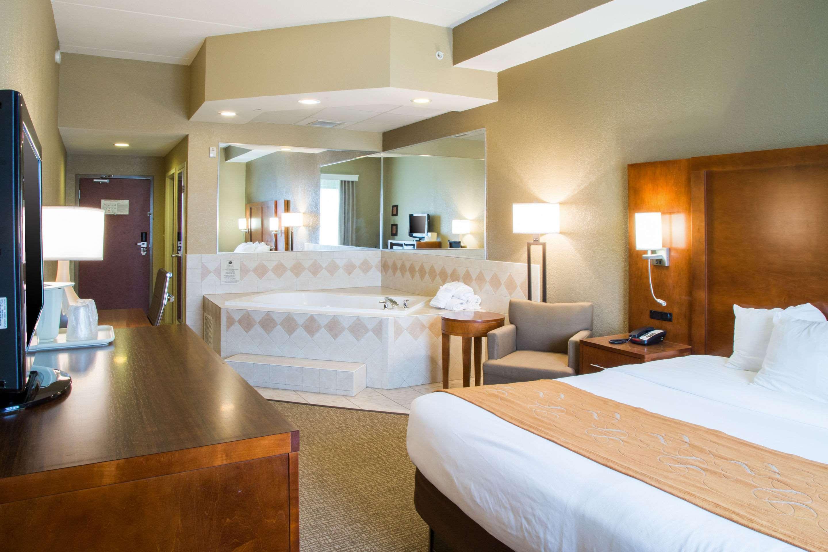 คอมฟอร์ต สวีท เซาท์ แกรนด์ แรพพิด Hotel Kentwood ภายนอก รูปภาพ