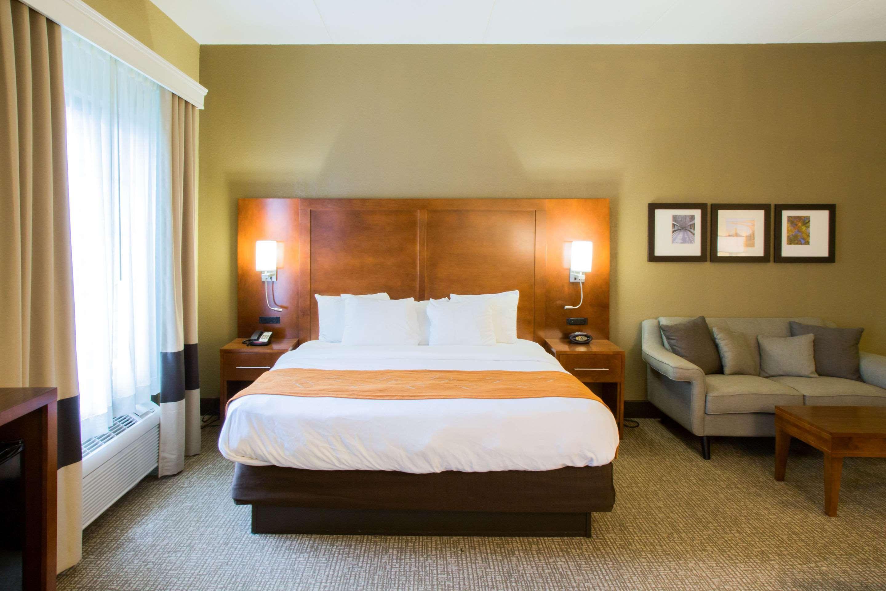 คอมฟอร์ต สวีท เซาท์ แกรนด์ แรพพิด Hotel Kentwood ภายนอก รูปภาพ