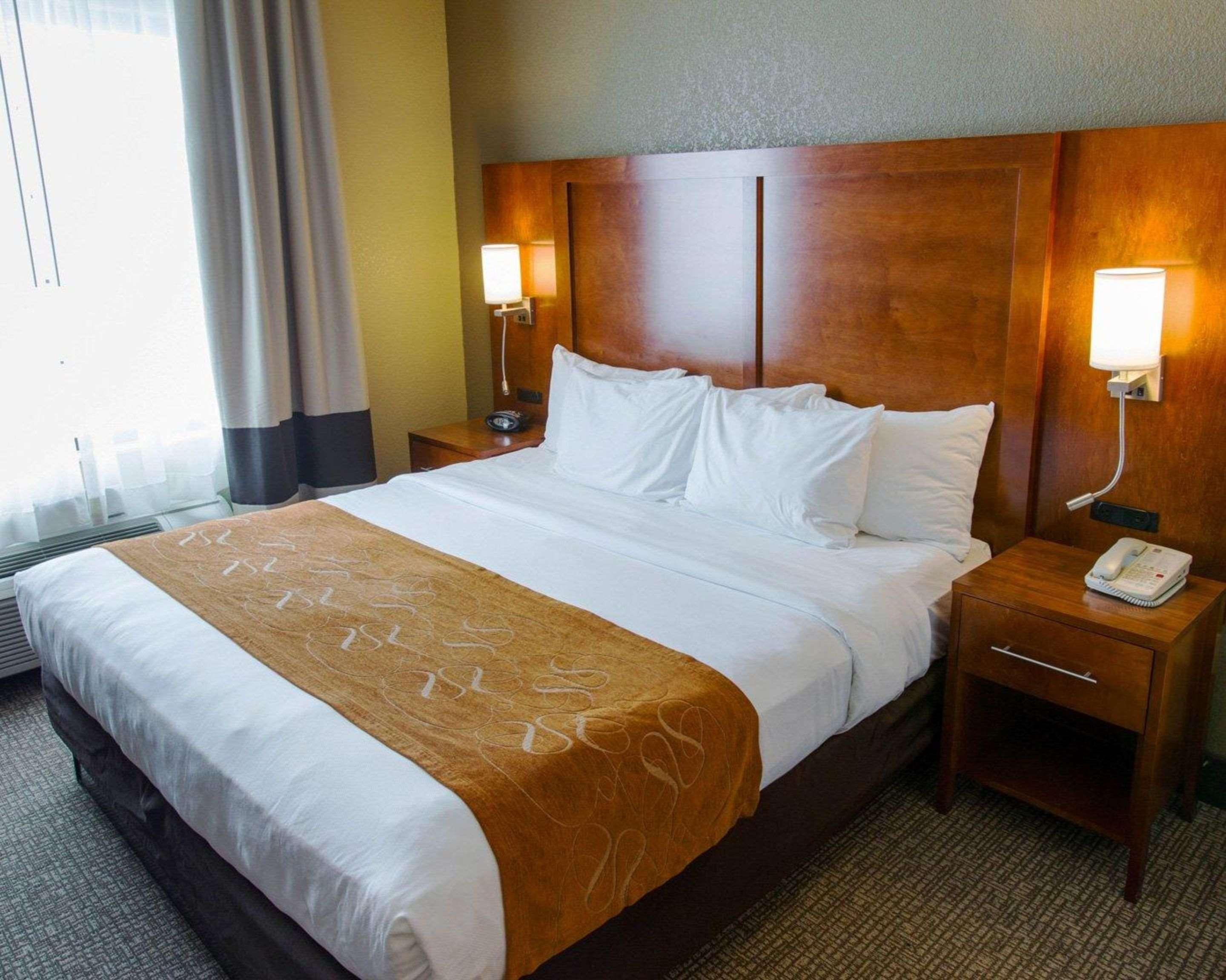 คอมฟอร์ต สวีท เซาท์ แกรนด์ แรพพิด Hotel Kentwood ภายนอก รูปภาพ