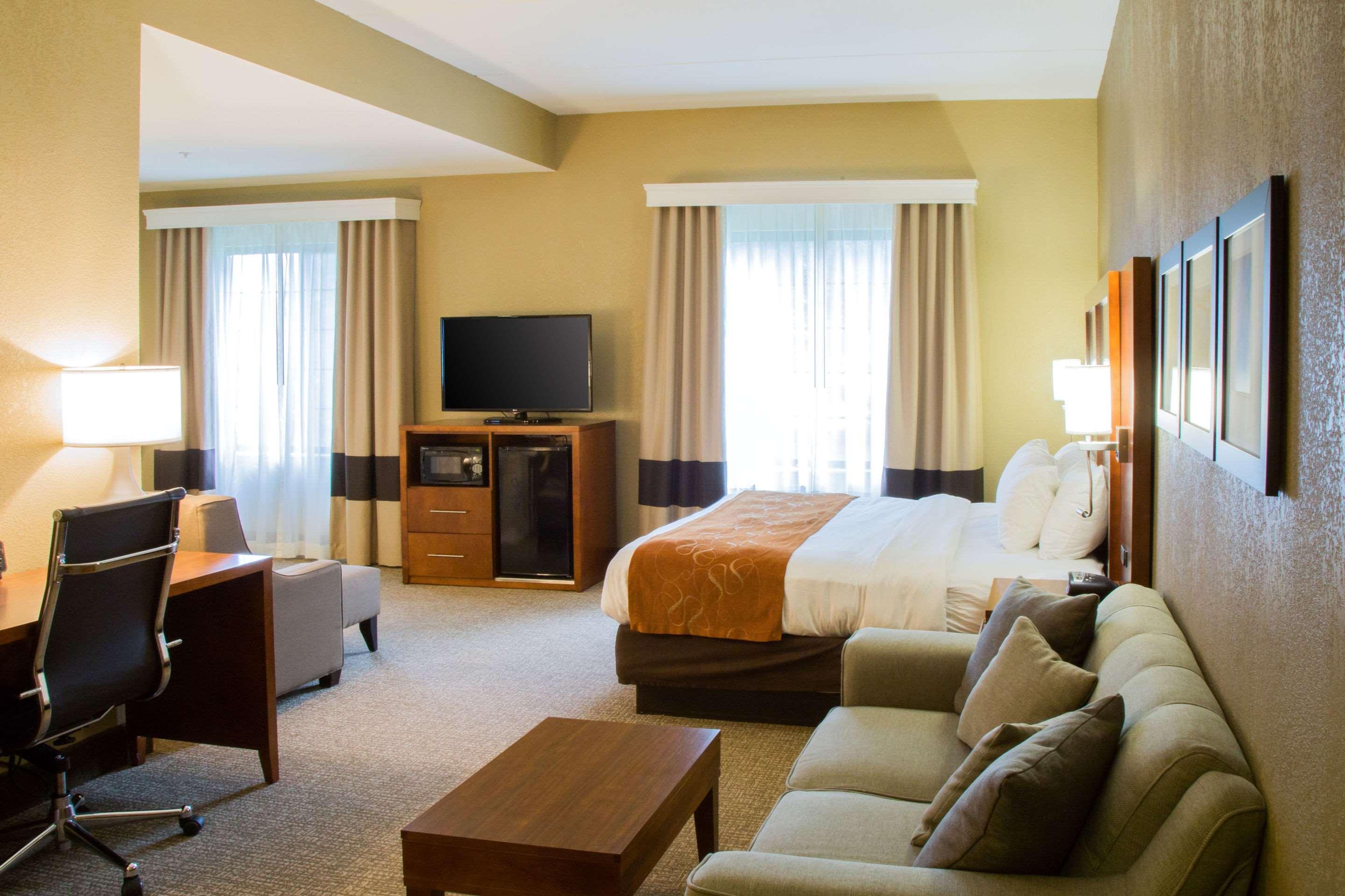 คอมฟอร์ต สวีท เซาท์ แกรนด์ แรพพิด Hotel Kentwood ภายนอก รูปภาพ