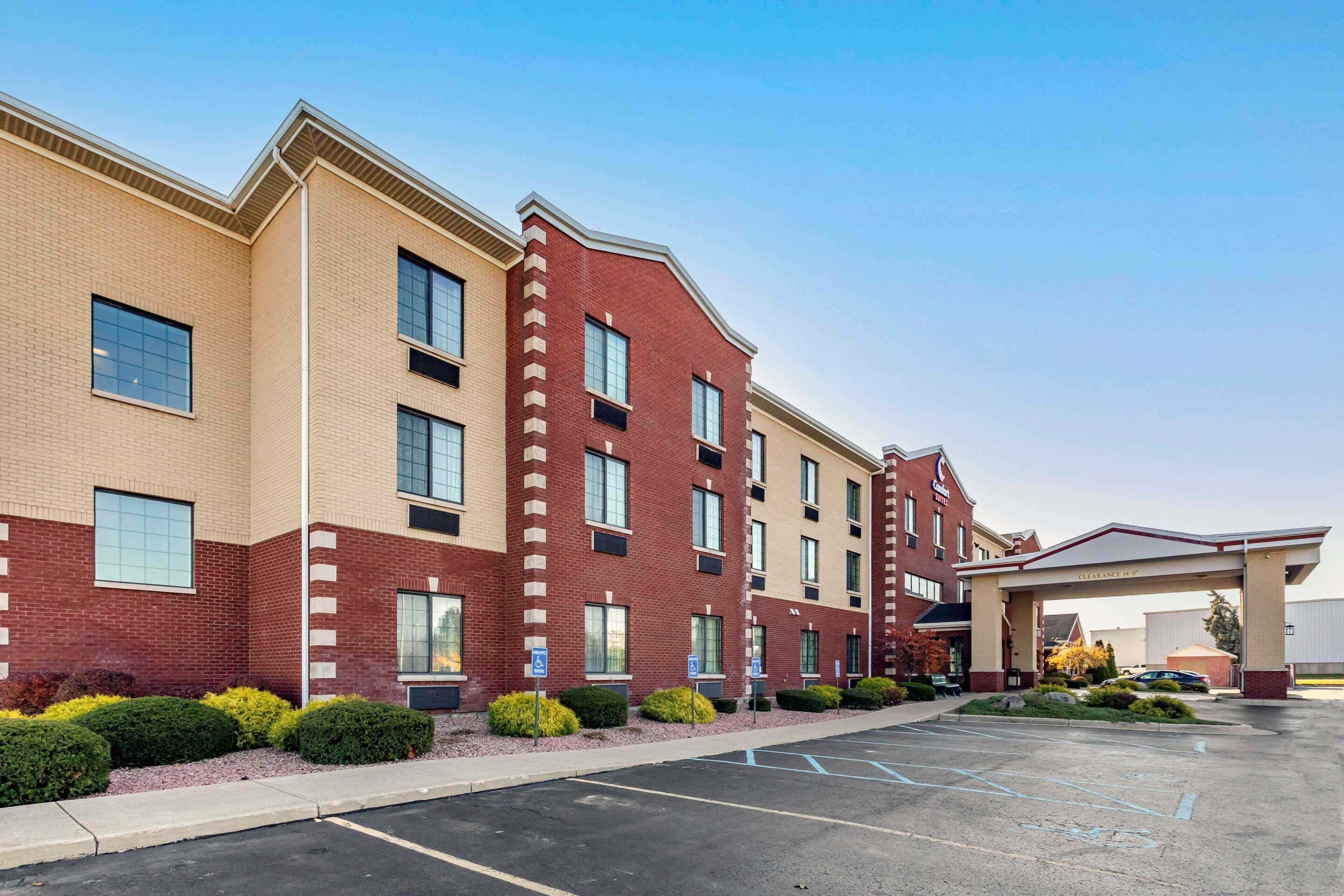 คอมฟอร์ต สวีท เซาท์ แกรนด์ แรพพิด Hotel Kentwood ภายนอก รูปภาพ