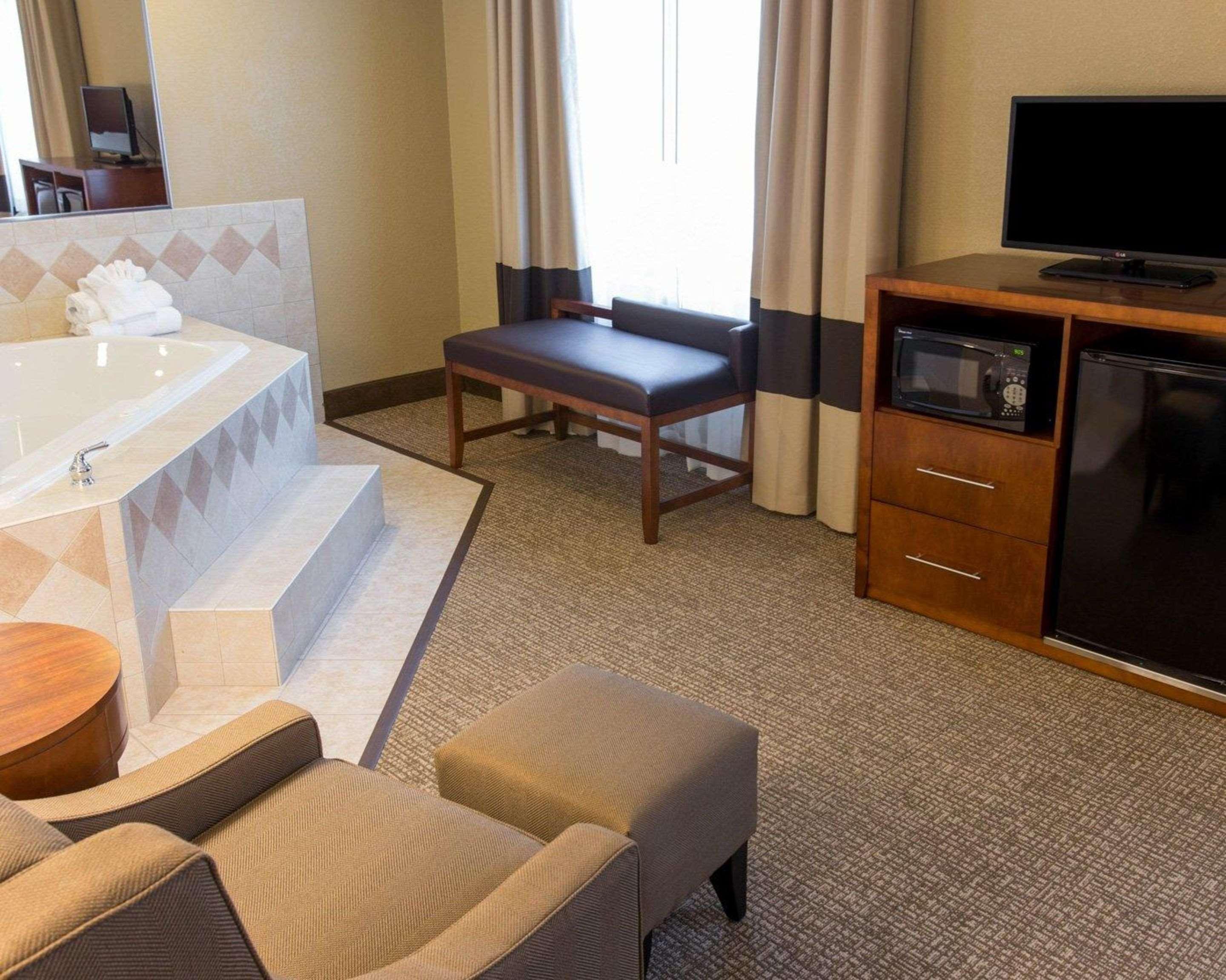 คอมฟอร์ต สวีท เซาท์ แกรนด์ แรพพิด Hotel Kentwood ภายนอก รูปภาพ